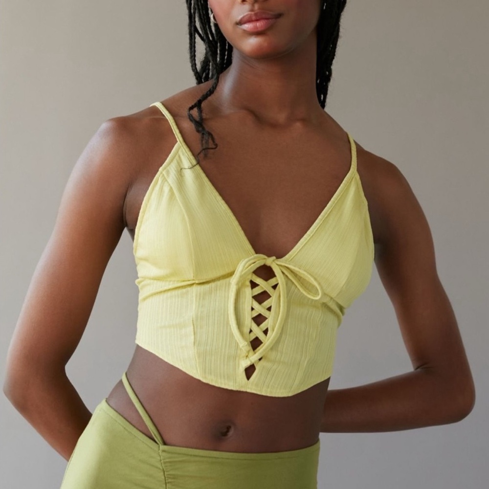 Urban Outfitters Rina Triangle Cami Cropped Top in Yellow Size Large